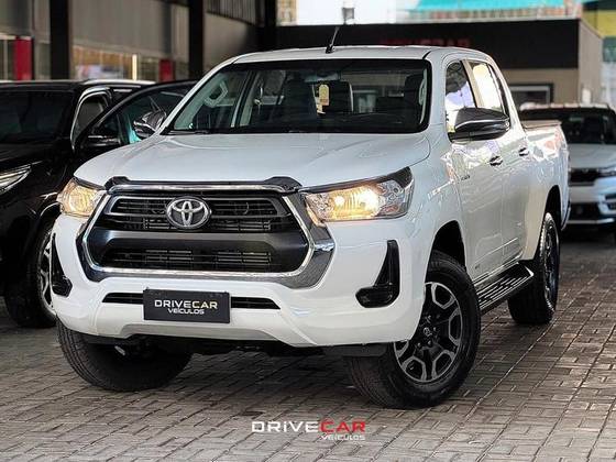 TOYOTA HILUX 2.8 D-4D TURBO DIESEL CD POWER PACK 4X4 MANUAL TOYOTA HILUX 2.8 D-4D TURBO DIESEL CD POWER PACK 4X4 MANUAL